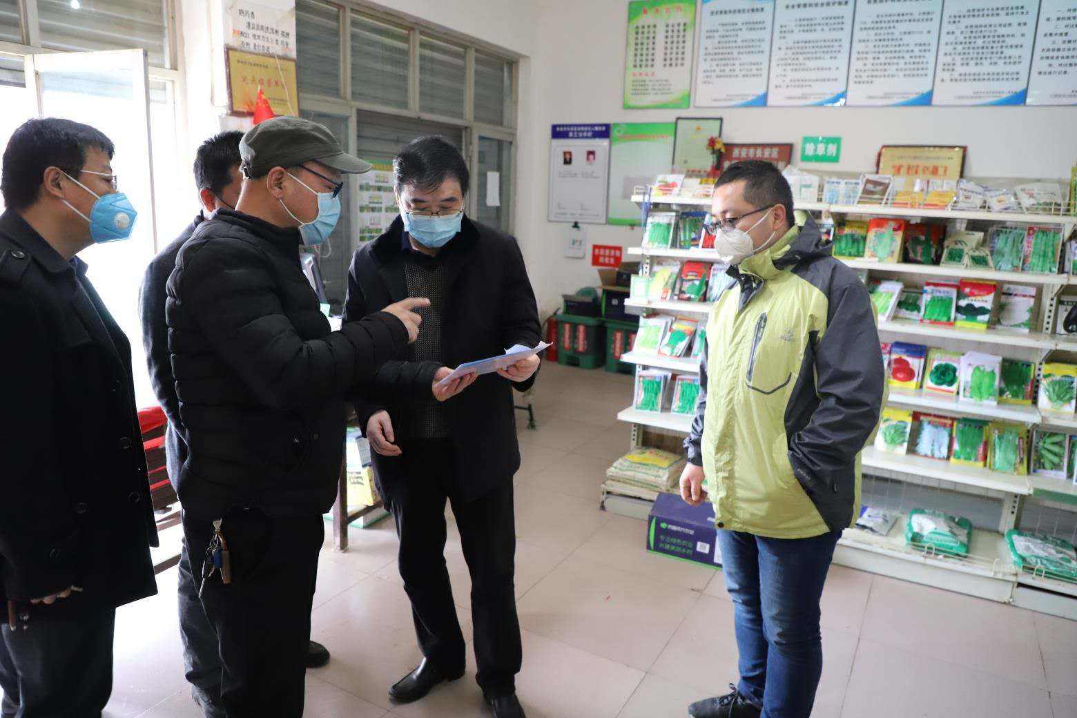 河北省石家庄市长安区副区长严广运检查春耕备耕农资供