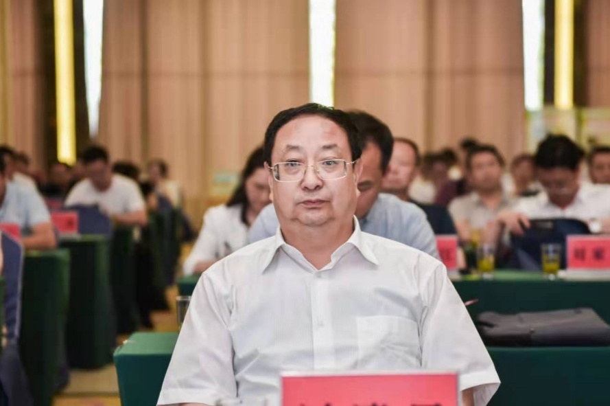 研讨会现场,作为商洛市重点产茶区,商南县委副书记刘华首先致辞.