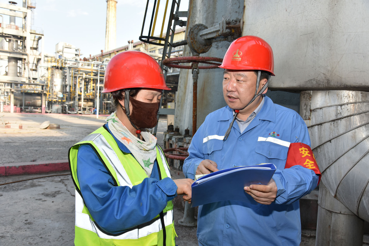 安全监护人,是现场作业的安全负责人和责任人.