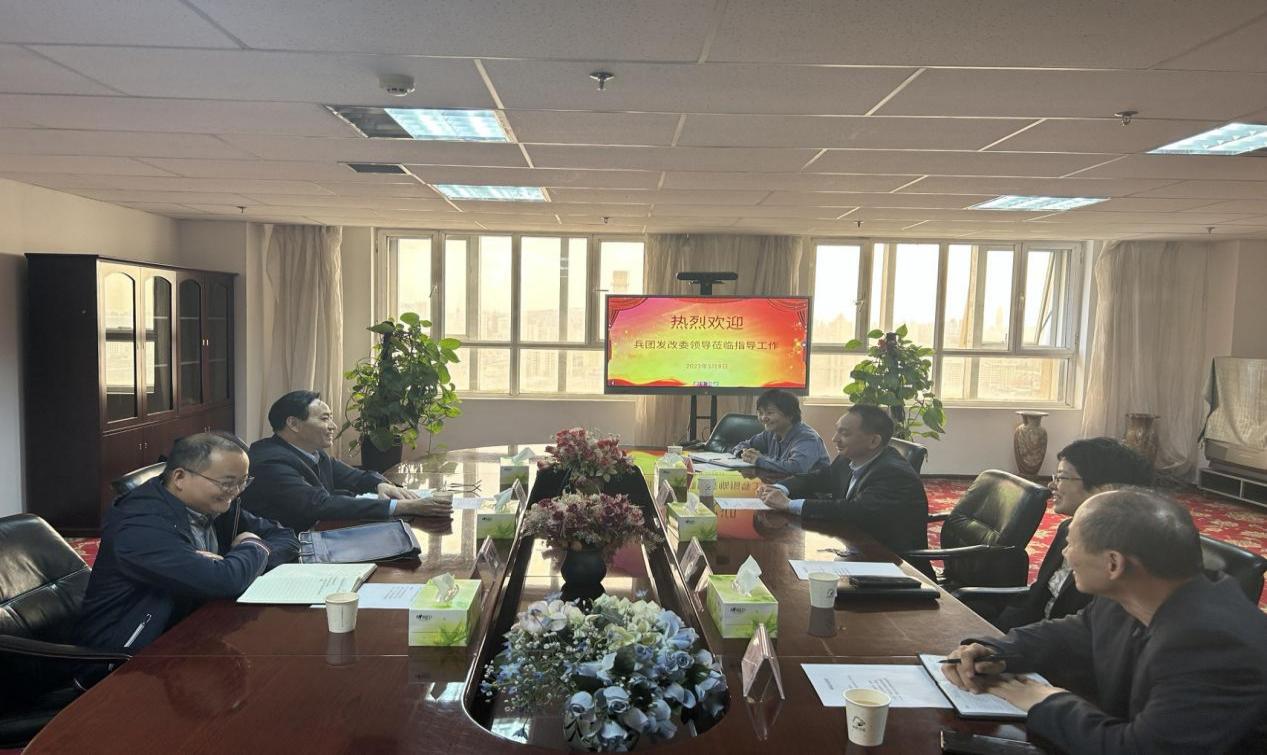 座谈会上,冯刚向宋秀民副主任一行汇报了企业近期发